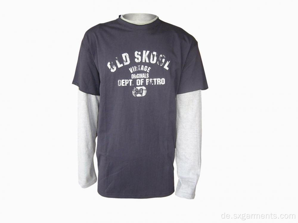 Das Langarm-T-Shirt des Mannes