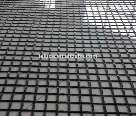 Polyester geogrid with PVC coating