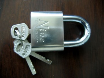 Hollows Iron Padlock with Blade Key (550)
