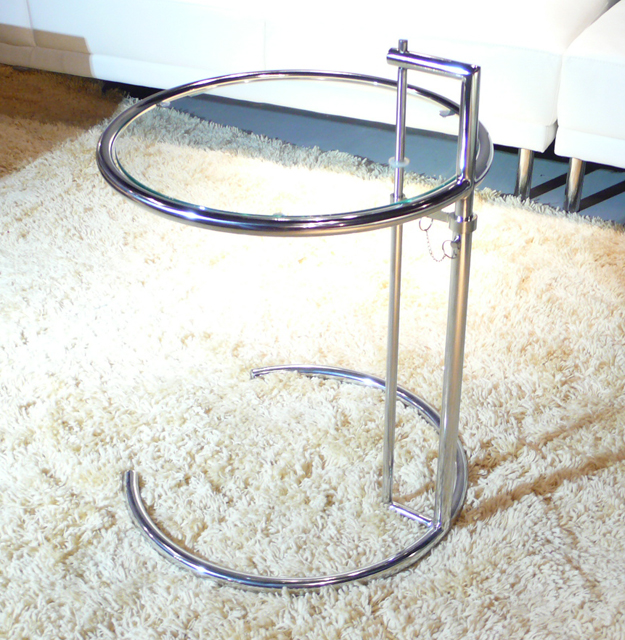 الجدول القابل للتعديل من Eileen Gray End Table