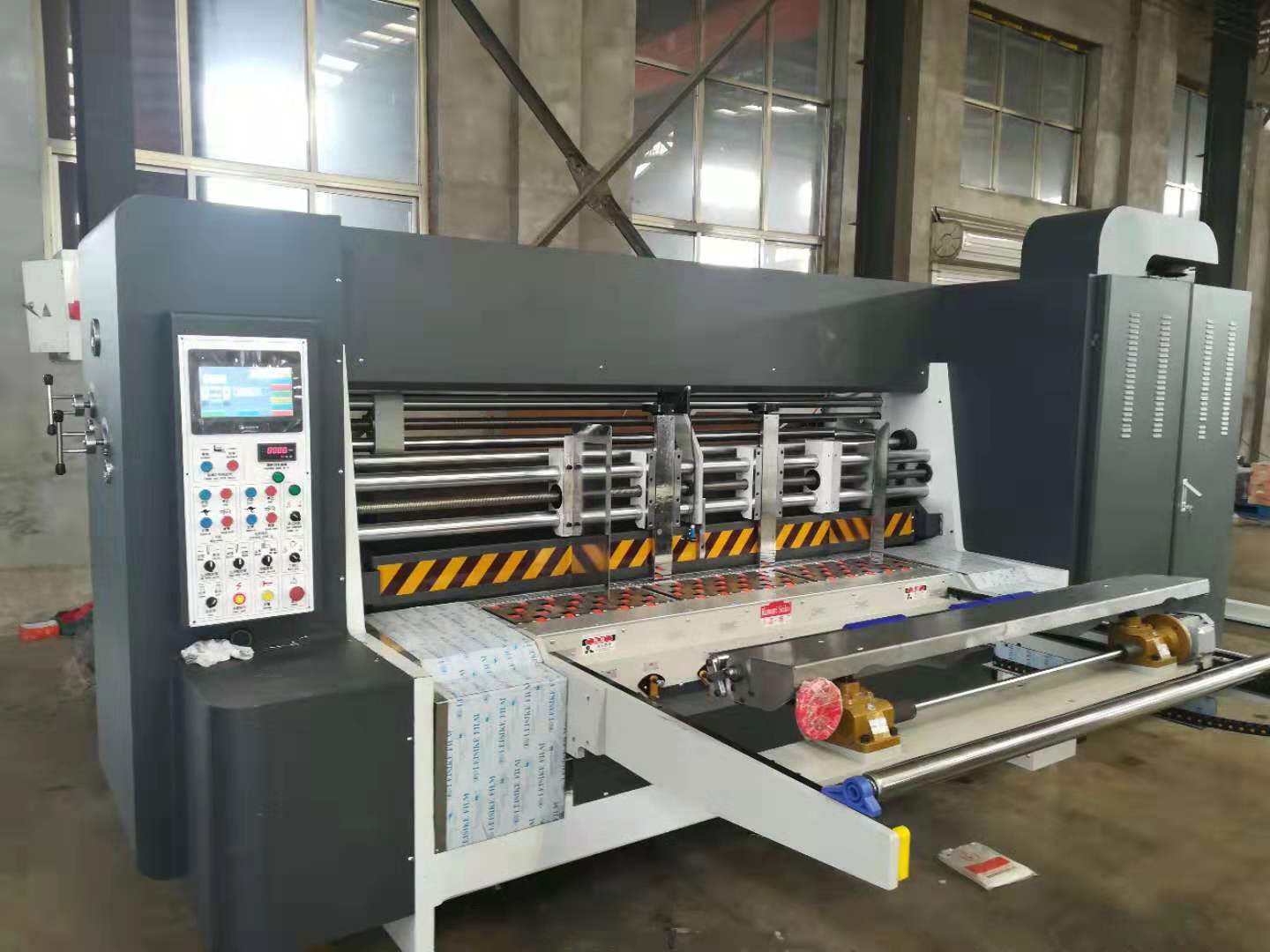 Corrugated carton box rotary die cutting machine