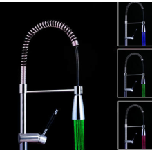 Material de latão cromado banhado a poder torneira de cozinha LED