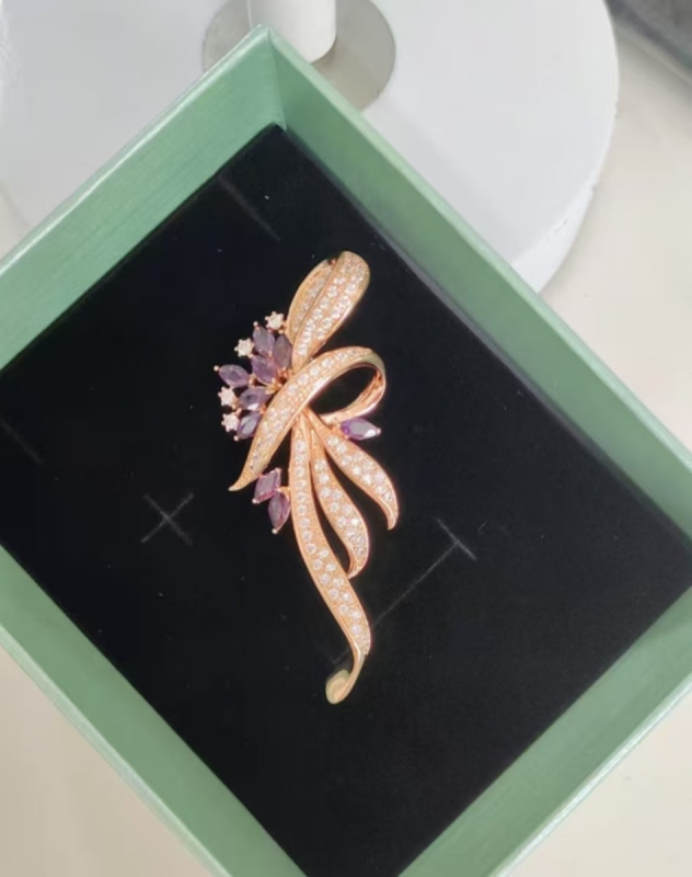 Ladies' suit brooch