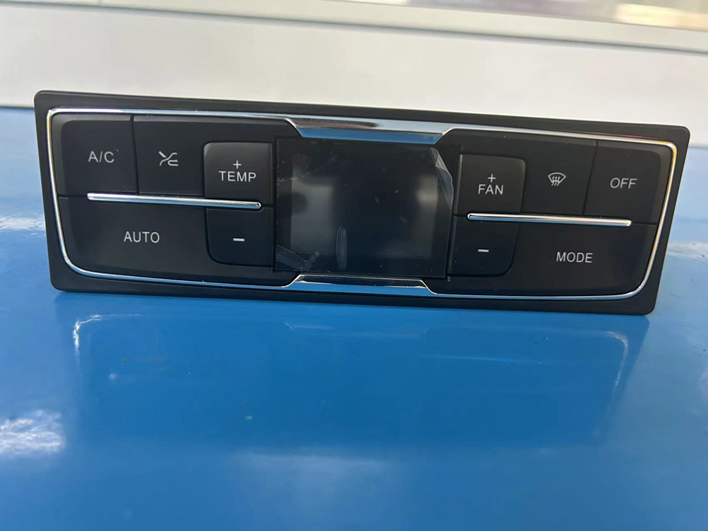 Sơn phun các bộ phận nhựa ô tô