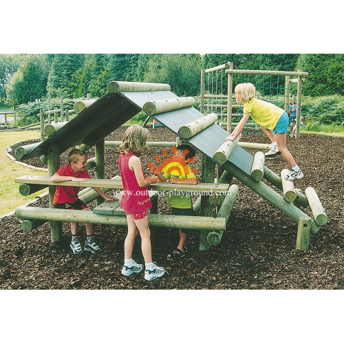 Parque infantil de escalada de madera al aire libre para niños