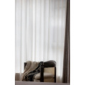 Silla de brazo de madera con ratán hacia atrás