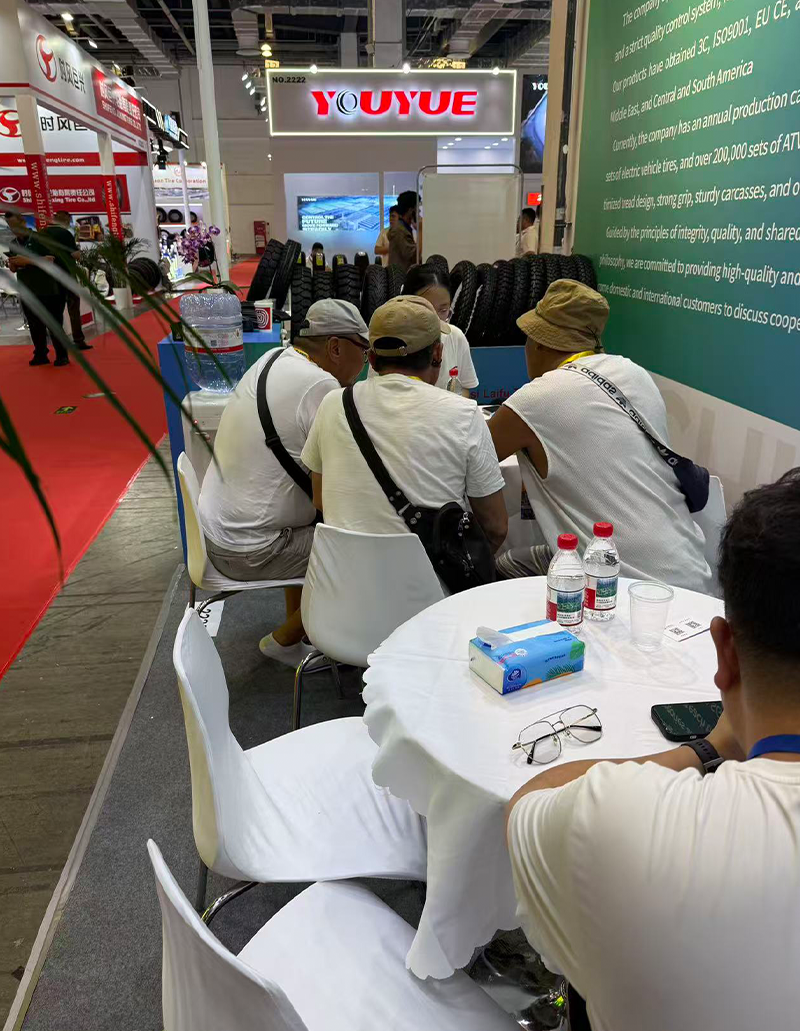 Business discussions at the Shanghai Tire Expo are heating up, with a steady stream of visitors at the Rislife booth.