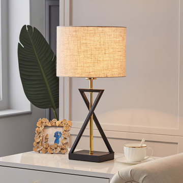 Lumo moderno del lampadario della villa: interior design artistico per soggiorni