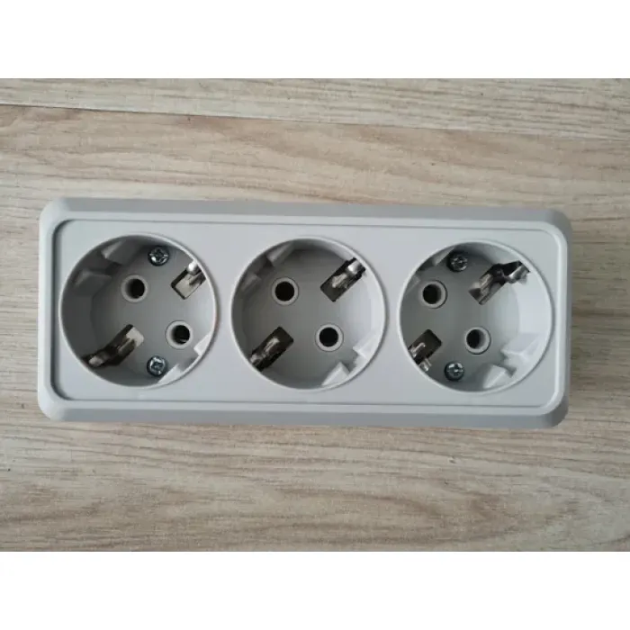 Soket Schuko 3 Arah yang Dipasang di Permukaan (S1310)