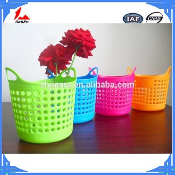 2016 New style plastic mini hollow desktop storage plastic fruit basket with handle