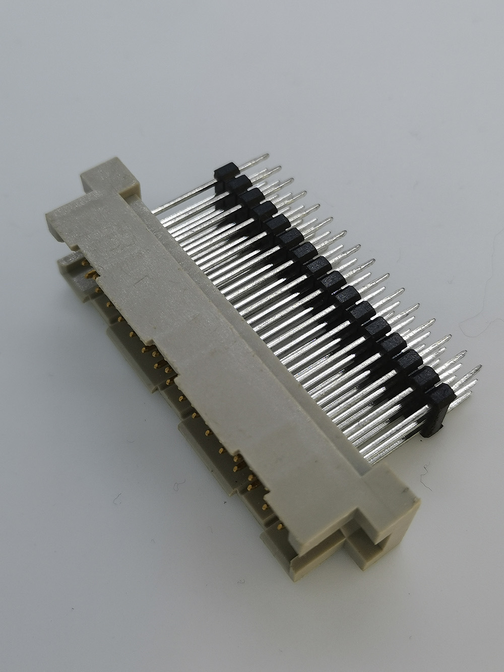 30 Pins Vertical Plug Type 0.33R DIN41612 Connectors