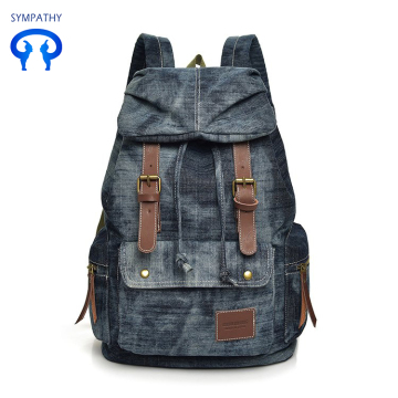 Le donne denim vintage confezionano zaini casual