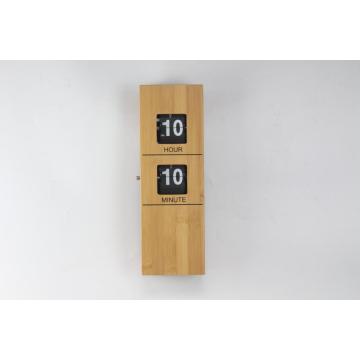 Kleine quaderförmige hölzerne Flip Clock