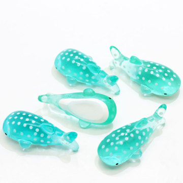 Alla moda Clear Blue Resin Fish Kawaii Cabochon Resin Beads Fatti a mano Decorativi Craft Charms Decorazione del telefono Ornamento fai da te