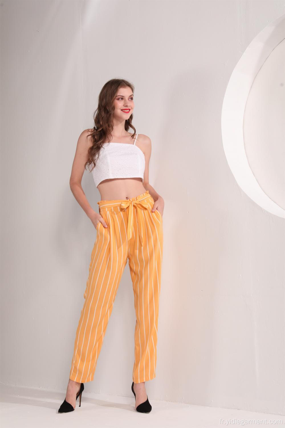 Pantalon à la cheville rayé jaune pour femme