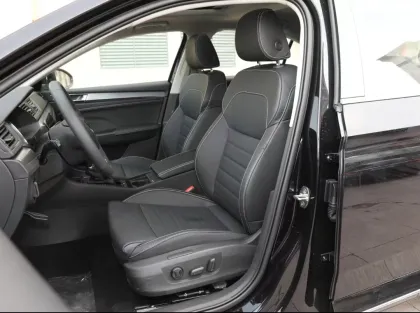 Affordable Skoda Superb 2.0T FWD Midsize Sedan with Sunroof