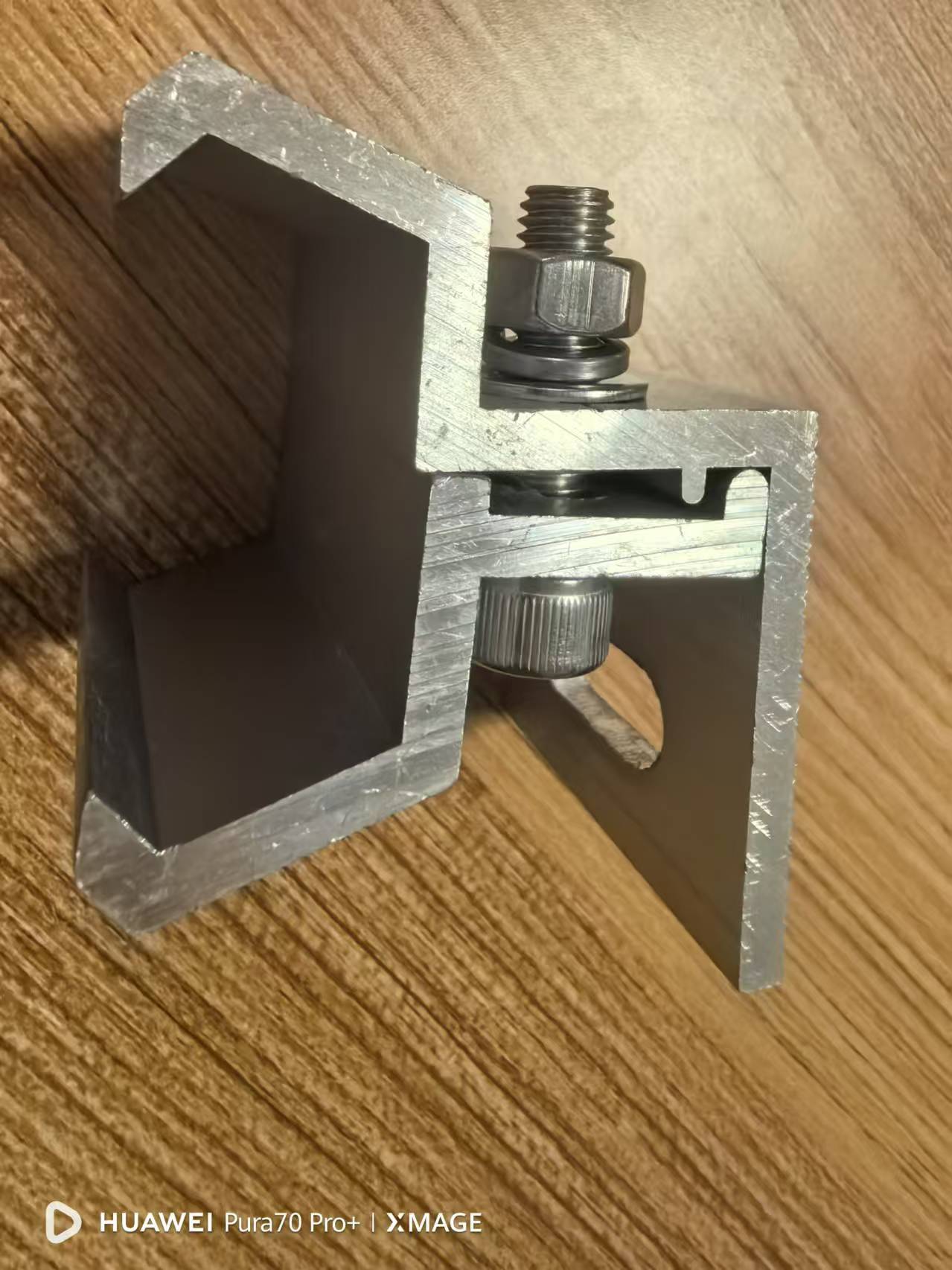 Aluminum alloy anodized rooftop clamp solar mounting system