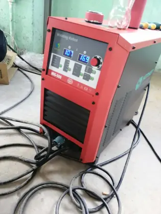 Automatic robot welding manipulator arm