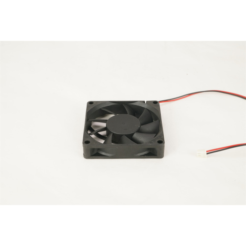 12/24V 70x70x15mm Sleeve Bearing DC Cooling Fan