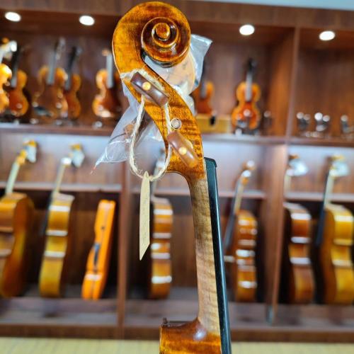 Professional violin/fiddle with tone wood 4/4