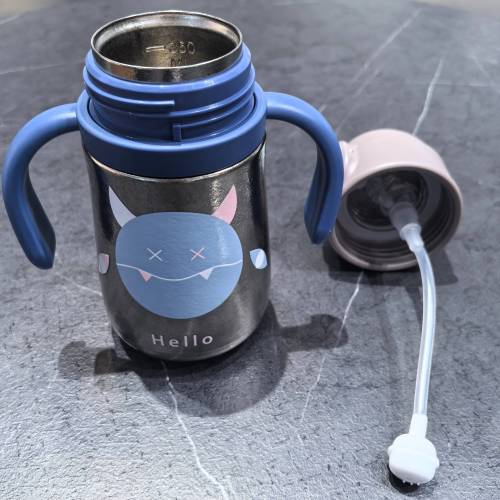 Чыстая тытанавая дзіцячая бутэлька з вадой