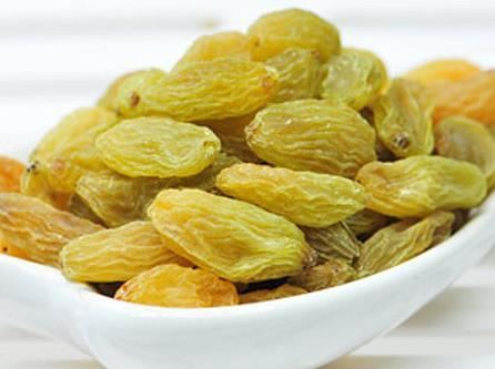 Xinjiang dried  green raisins for sale