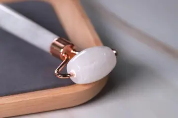 Natural Quartz Facial Roller