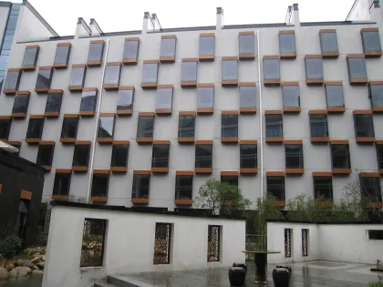 Qihong International Hotel Grid Roof Project