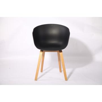 Chaise de salle à manger moderne en bois