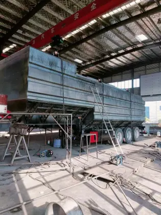 Livestock Pig Feed Tank Grain Transport Truck
