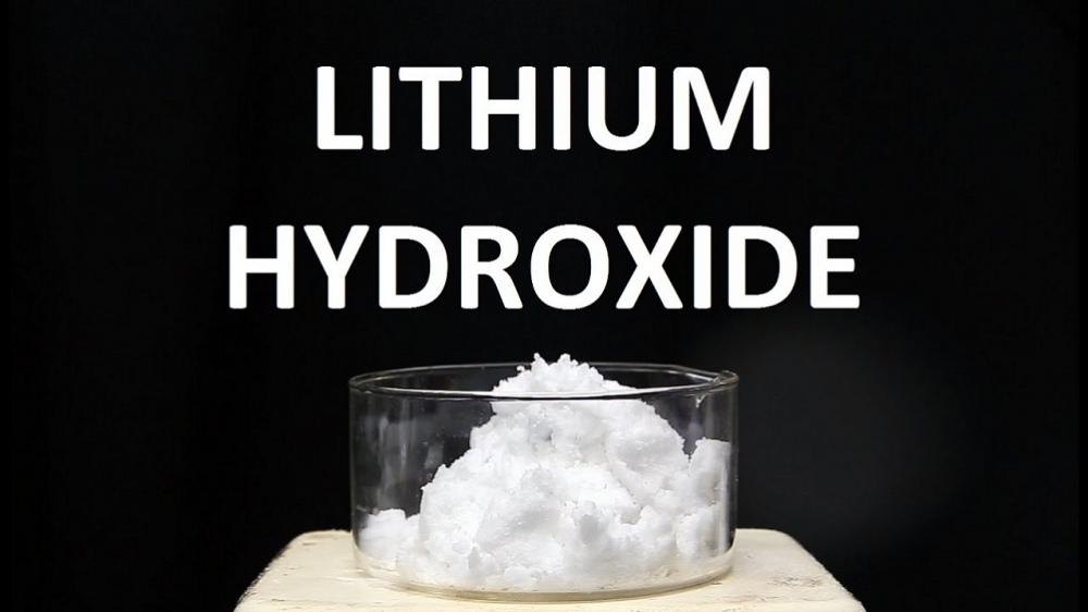 why lithium hydroxide decomposes on heating