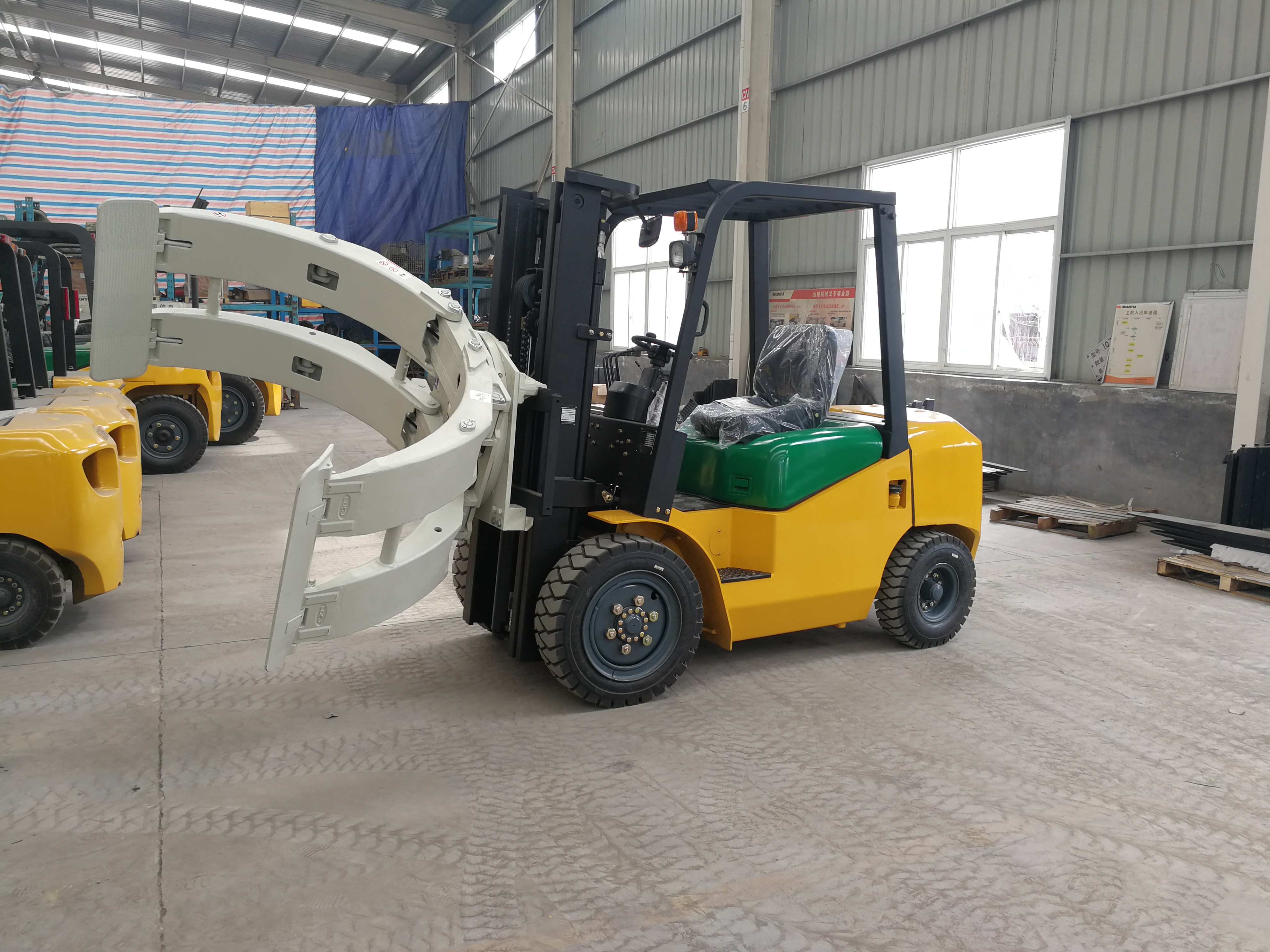 360 degree rotation paper roll clamp for shantui 3 ton forklift