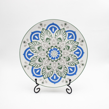 Conjunto de pratos e pratos de cerâmica colorida modernos