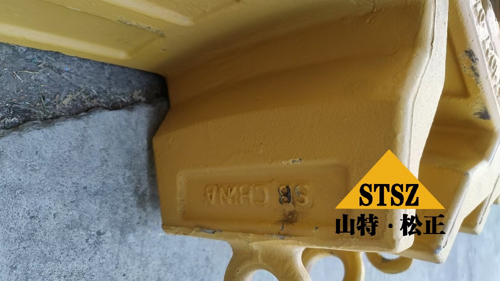 157-1027 SHROUD-HEEL 390FL 6015B (4)