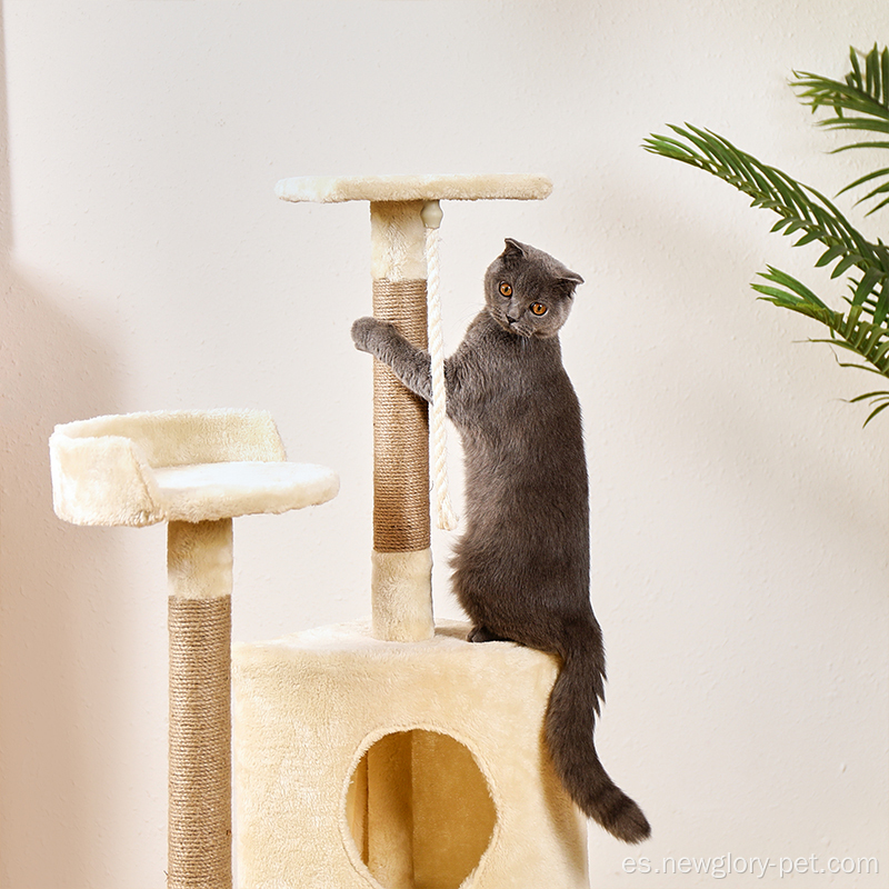 Torre de gato con una cueva