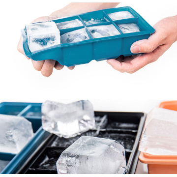 Pouides de cube en silicone à 4 glaces avec les couvercles