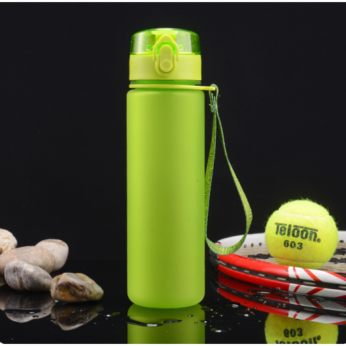 Bouteille d&#39;eau de sport portable de rebond en plastique avec poignée