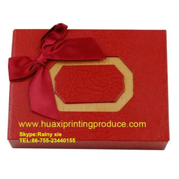 square red gift boxes with varabow