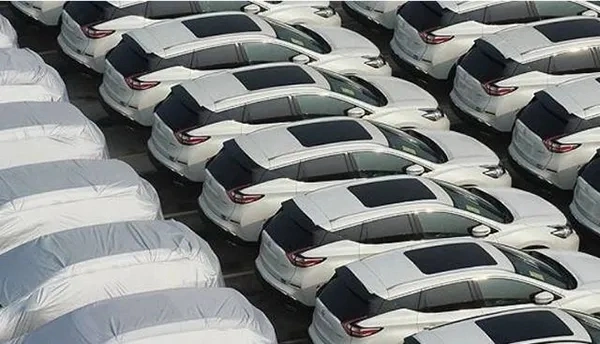 Chang′an yidong voiture à vendre adultes conduisant 4 roues et 5 sièges véhicule énergétique bon marché