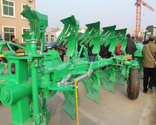 Five Furrow Plow Hydraulic Reversible