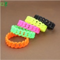 Aangepaste gepersonaliseerde geel / roze band Silicone Ring armband