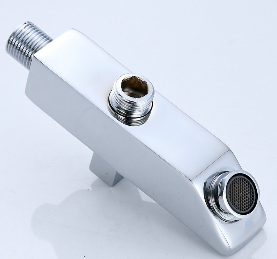 バスルームアクセサリー隠しバスタブ真鍮蛇口注ぎ口アウトレットシャワーアクセサリー