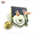 Pin di badge in metallo di design personalizzato online