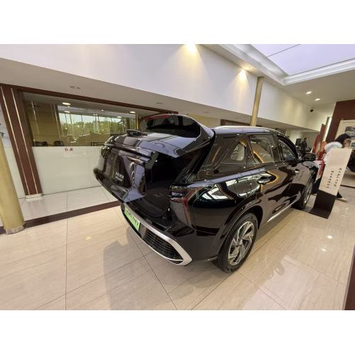 Luxury Plug In Hybrid SUV with Advanced Technology