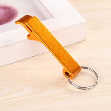 2024 Elegante regalo di nozze multifunzionale: portachiavi da 4 mm personalizzabili in argento Yiwu con apri bottiglia di birra e clip per cappelli