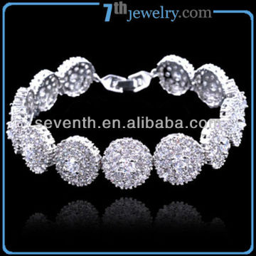 Charming Round Shaped Micro Pave Set CZ Diamonds Brass Bracelets with Silver Plating