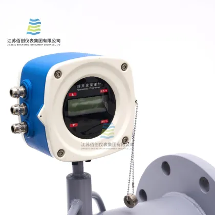Pipeline integrated ultrasonic flowmeter