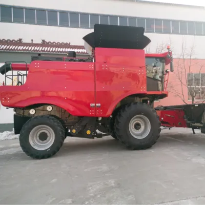 Farm Machinery Factory: Combine Harvester and Corn Grain Harvester