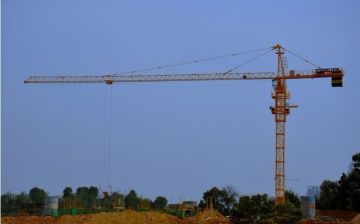 101m Height Under Hook 7032 Stationary Attached Tower Crane Luffing Crane With 70m Boom