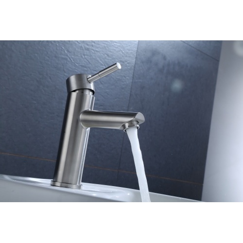 Badezimmer-Wasserhahn mit gebürsteter Oberfläche